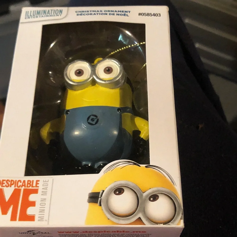 Universal Despicable Me Minion Ornament Box – White, Orange, Black